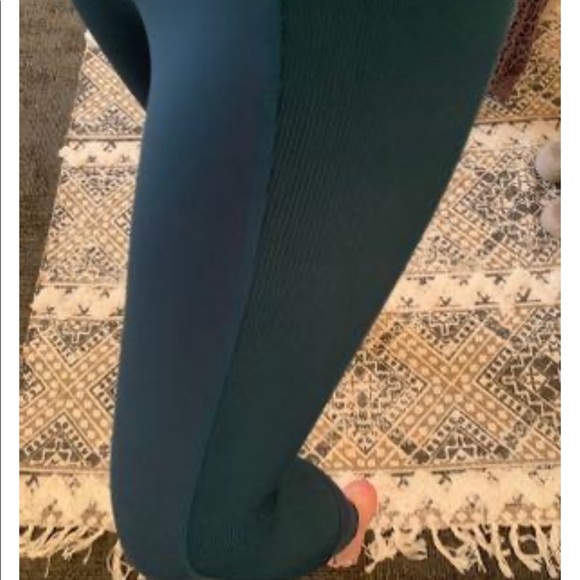 Performance+Luxury Leggings - Picture 4 of 5